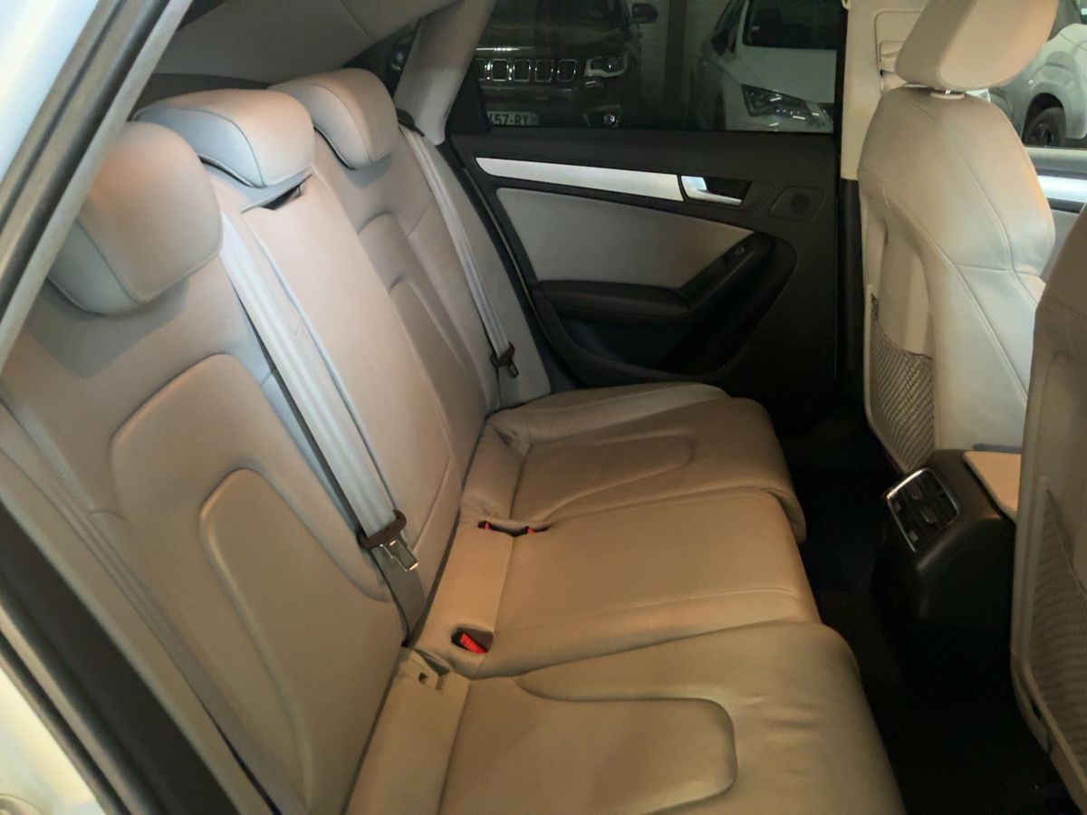 Audi A4 2012 — photo 20