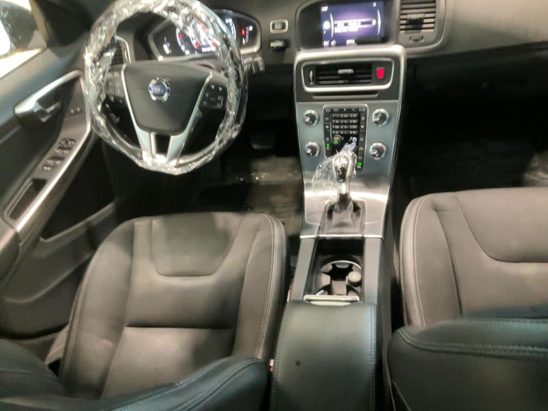 Volvo V60 2.0 D4 Momentum — zdjęcie 12