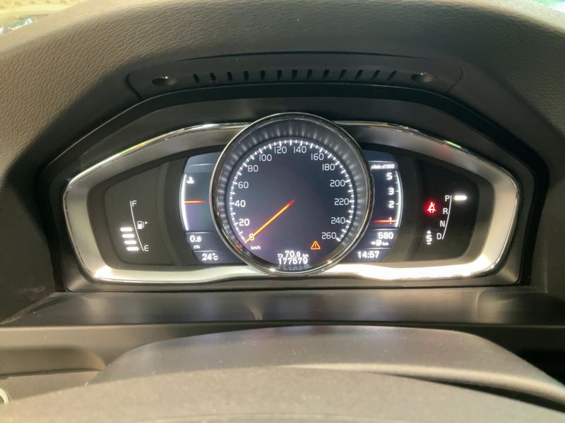 Volvo V60 2.0 D4 Momentum — zdjęcie 13