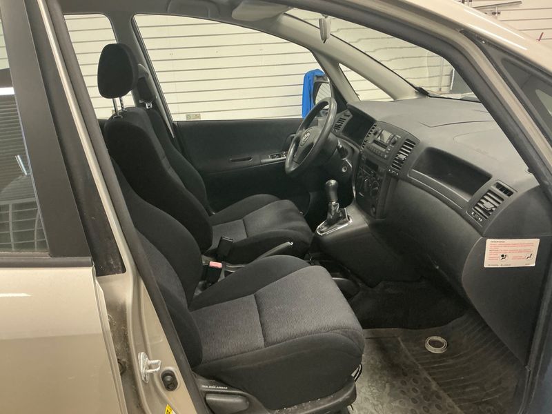 Toyota Corolla Verso 1.6 2003 – снимка 3