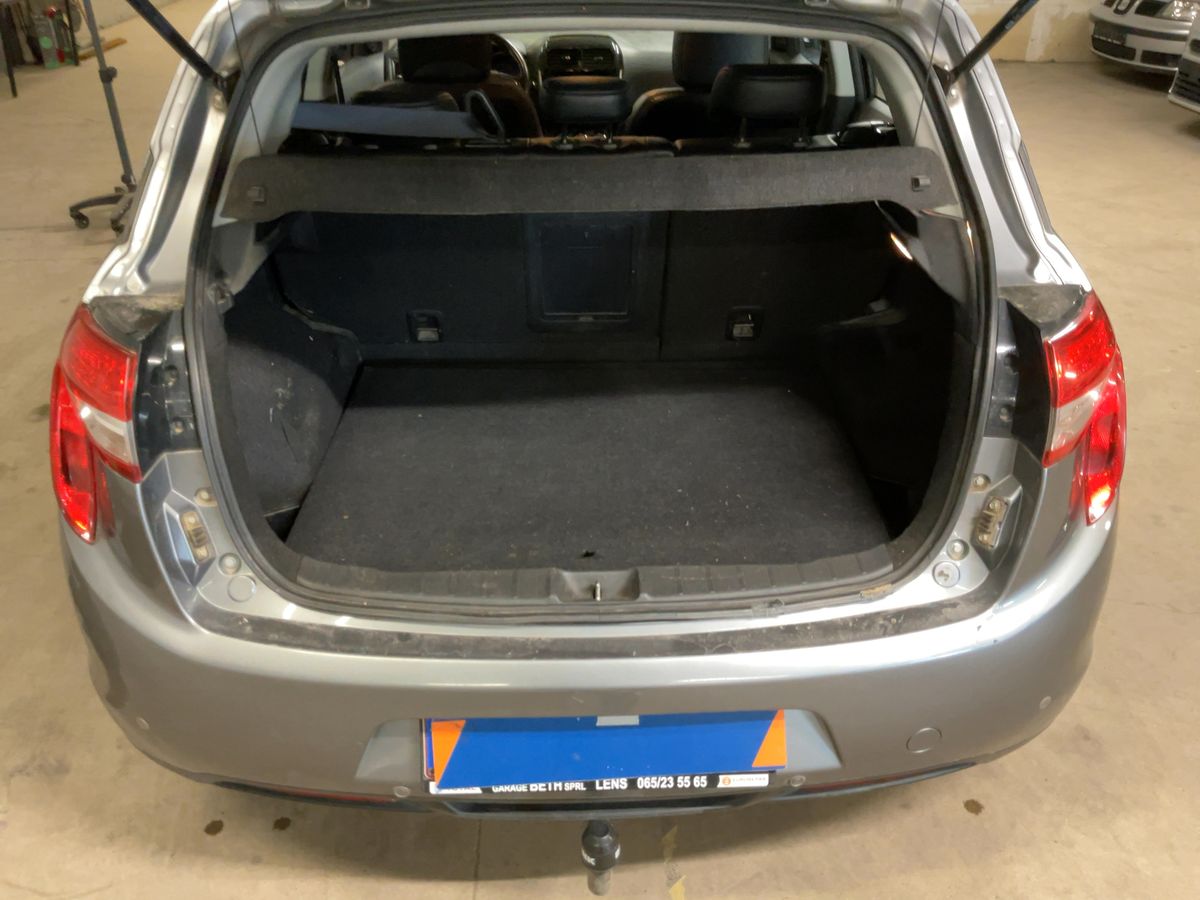 Citroen C4 2012 — photo 16