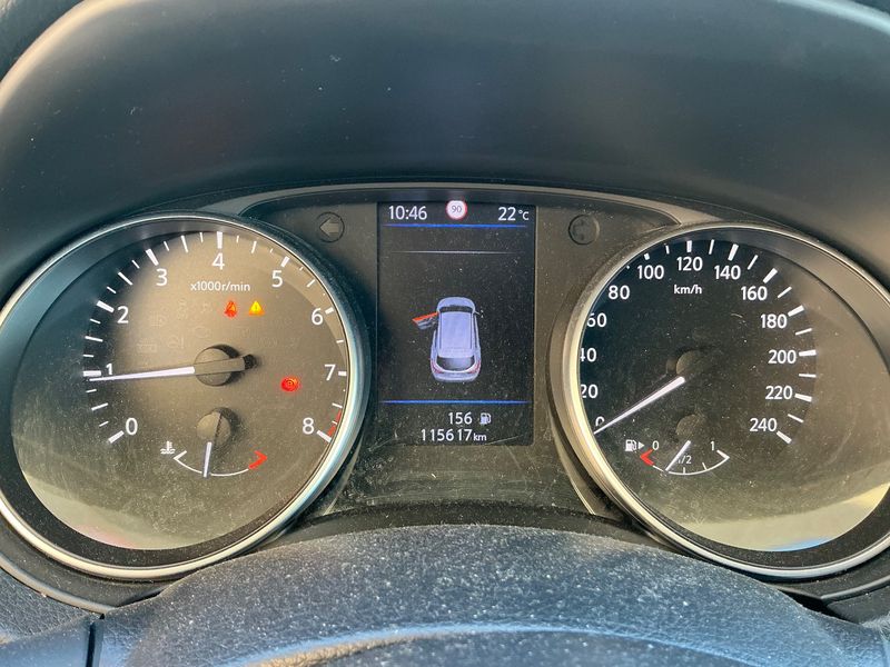 Nissan Qashqai 1.3 DIG-T N-Connecta — zdjęcie 13