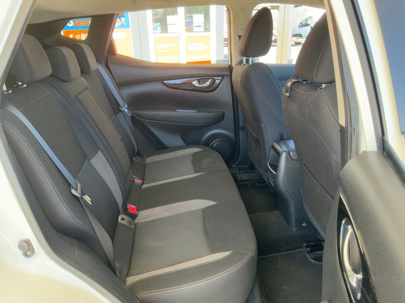 Nissan Qashqai 1.3 DIG-T N-Connecta — zdjęcie 14