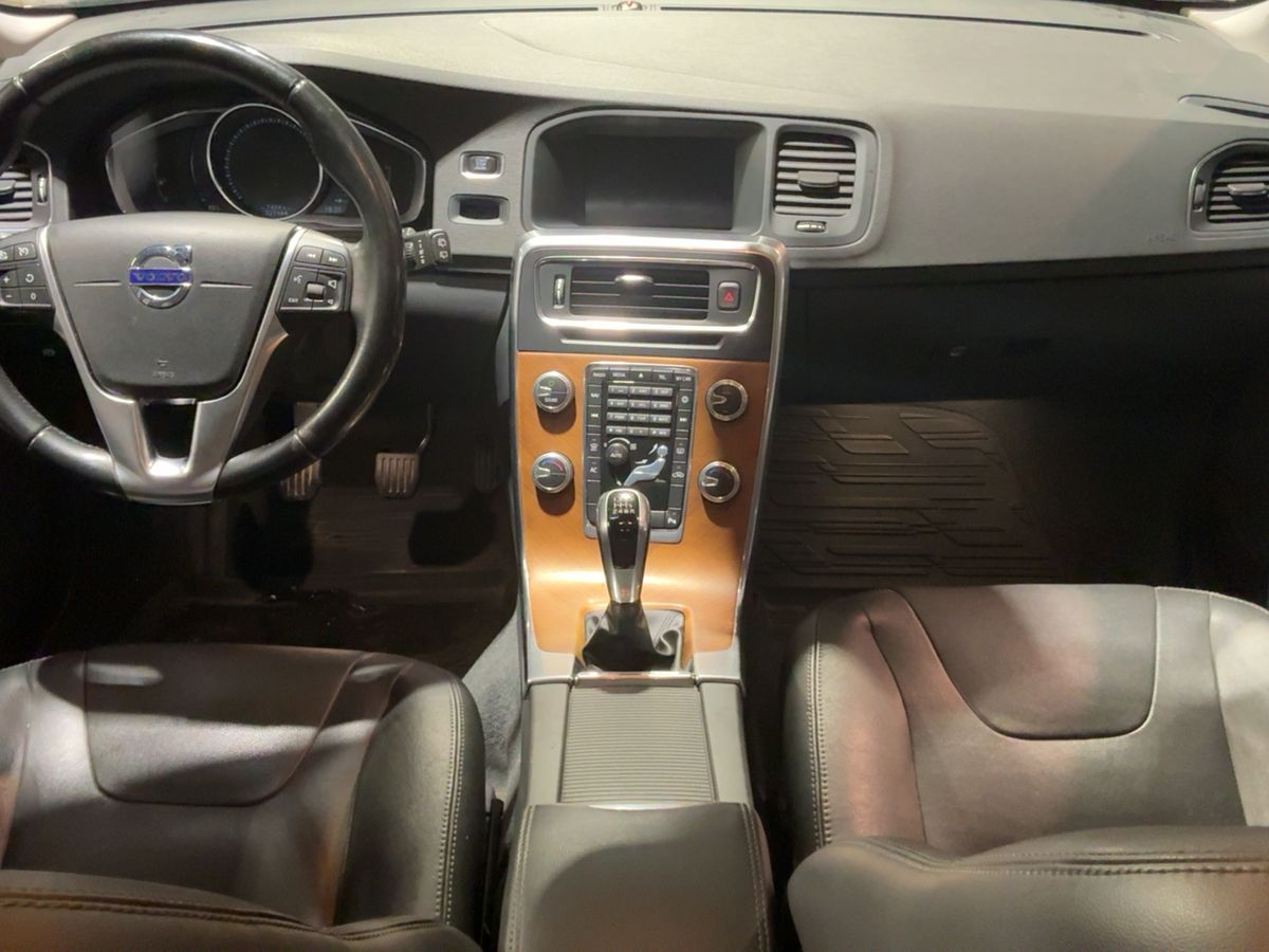 Volvo V60 2017 — photo 18