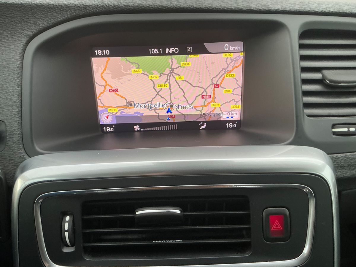 Volvo V60 2017 — photo 30