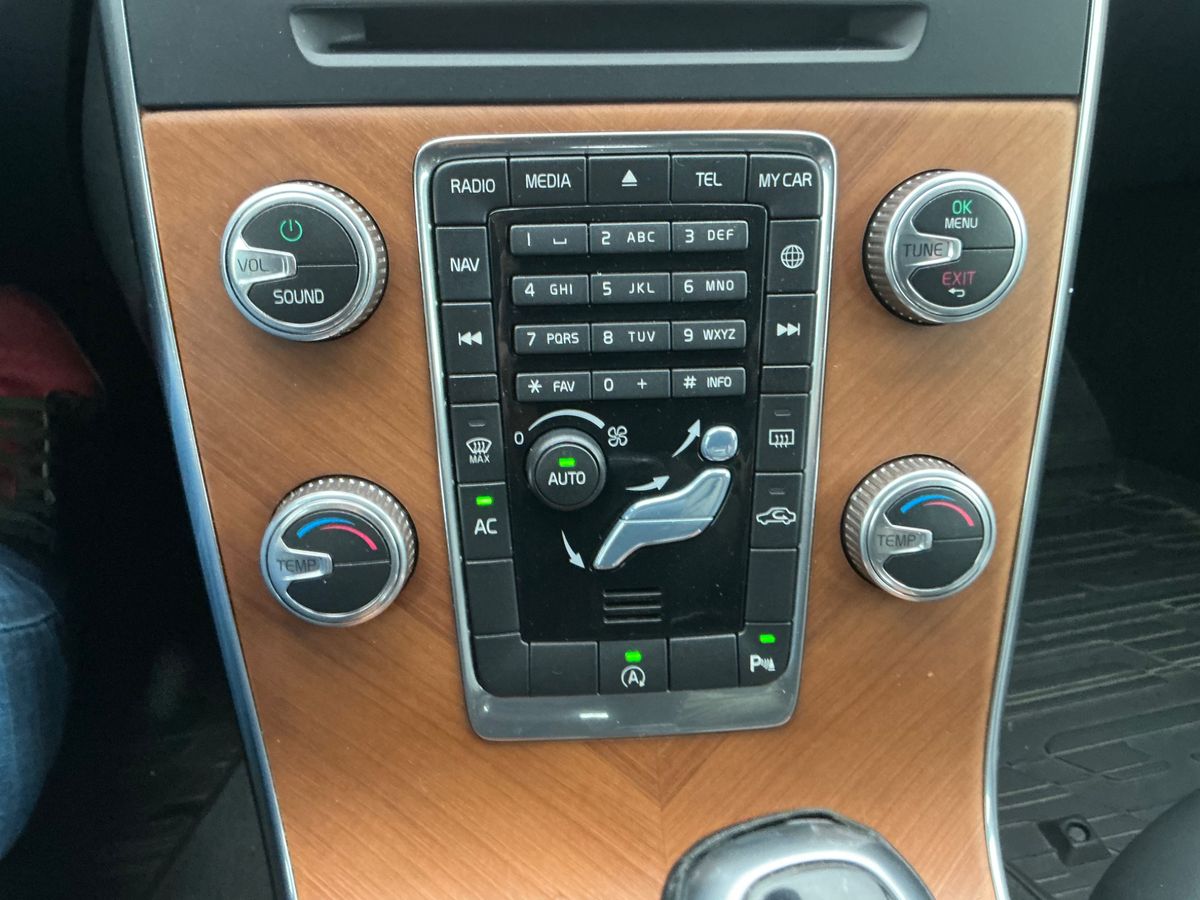 Volvo V60 2017 — photo 31