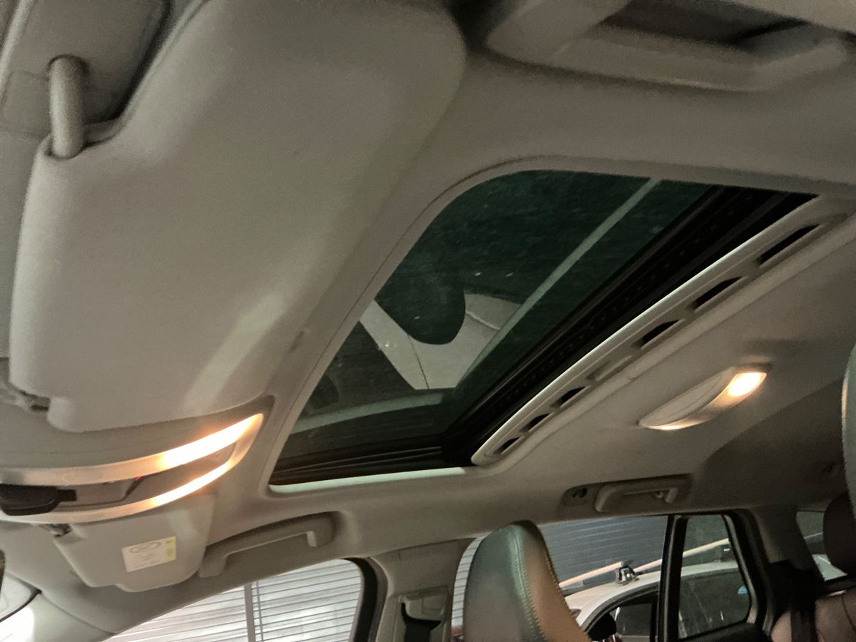 Volvo V60 2017 — photo 29