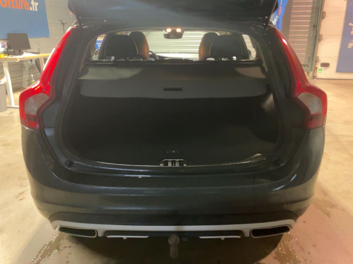 Volvo V60 2017 — photo 16