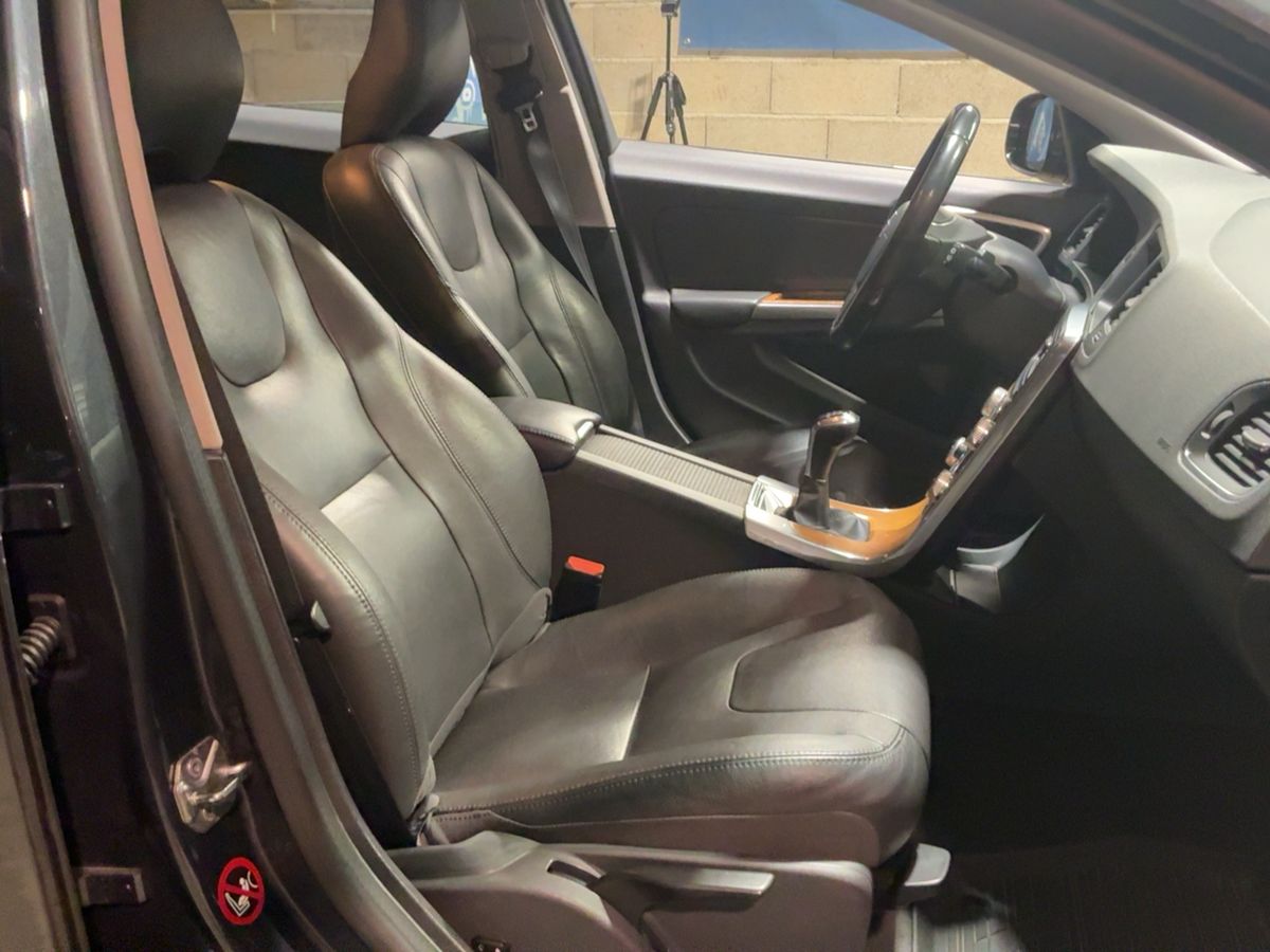 Volvo V60 2017 — photo 17