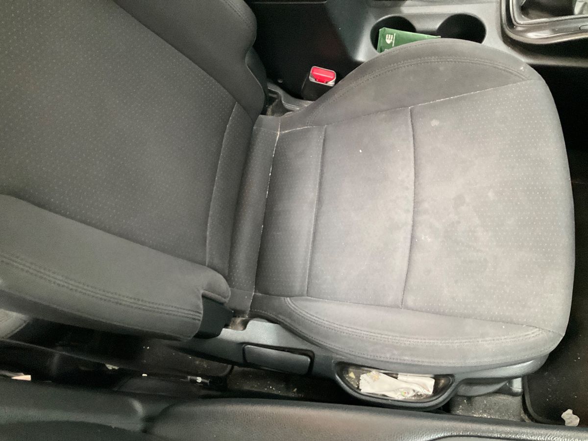 Kia Carens 2015 — photo 32