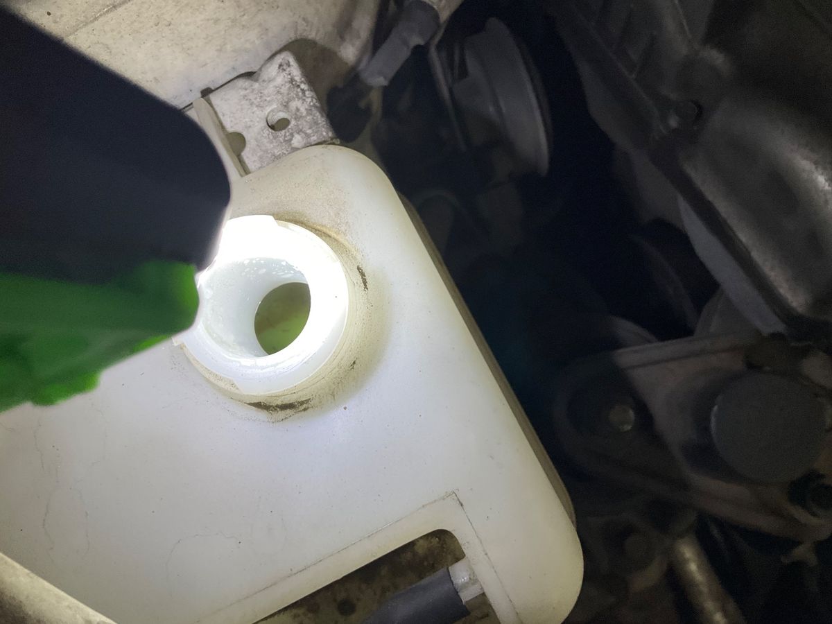 Kia Carens 2015 — photo 35