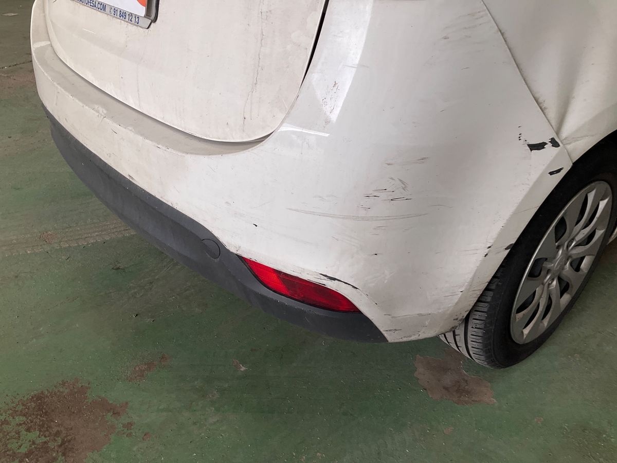 Kia Carens 2015 — photo 29