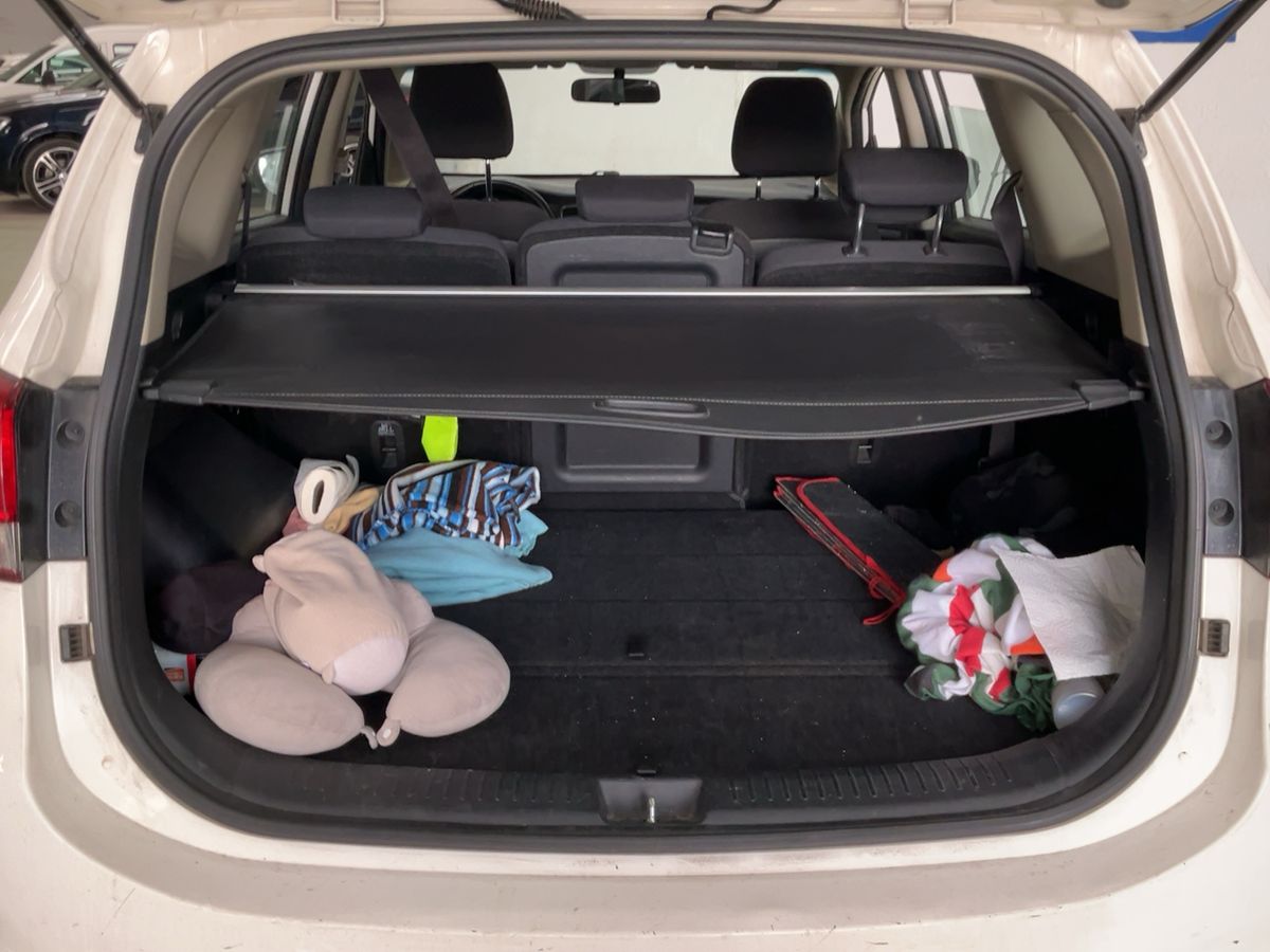 Kia Carens 2015 — photo 16