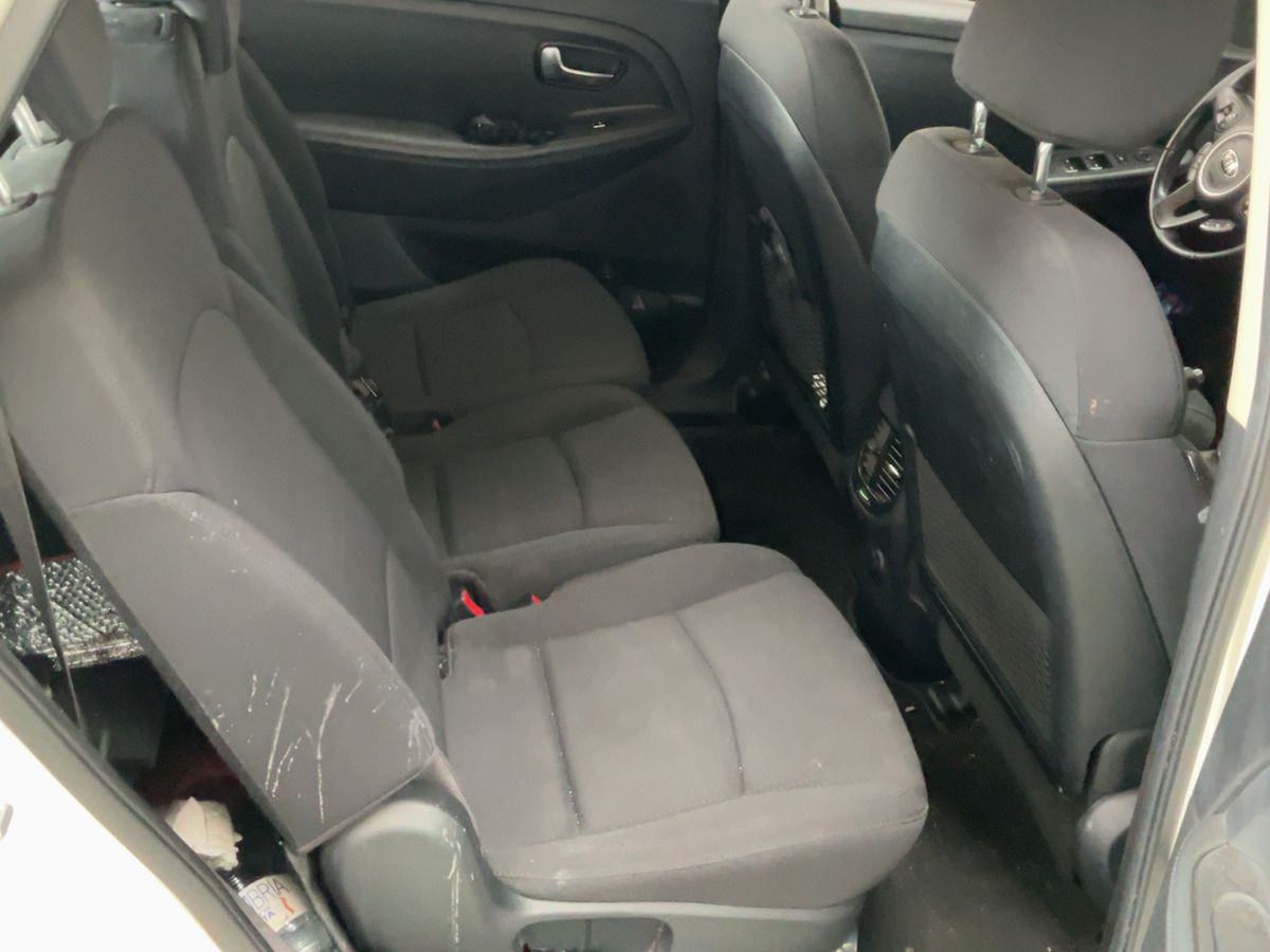 Kia Carens 2015 — photo 20