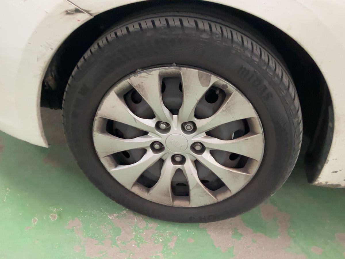 Kia Carens 2015 — photo 4