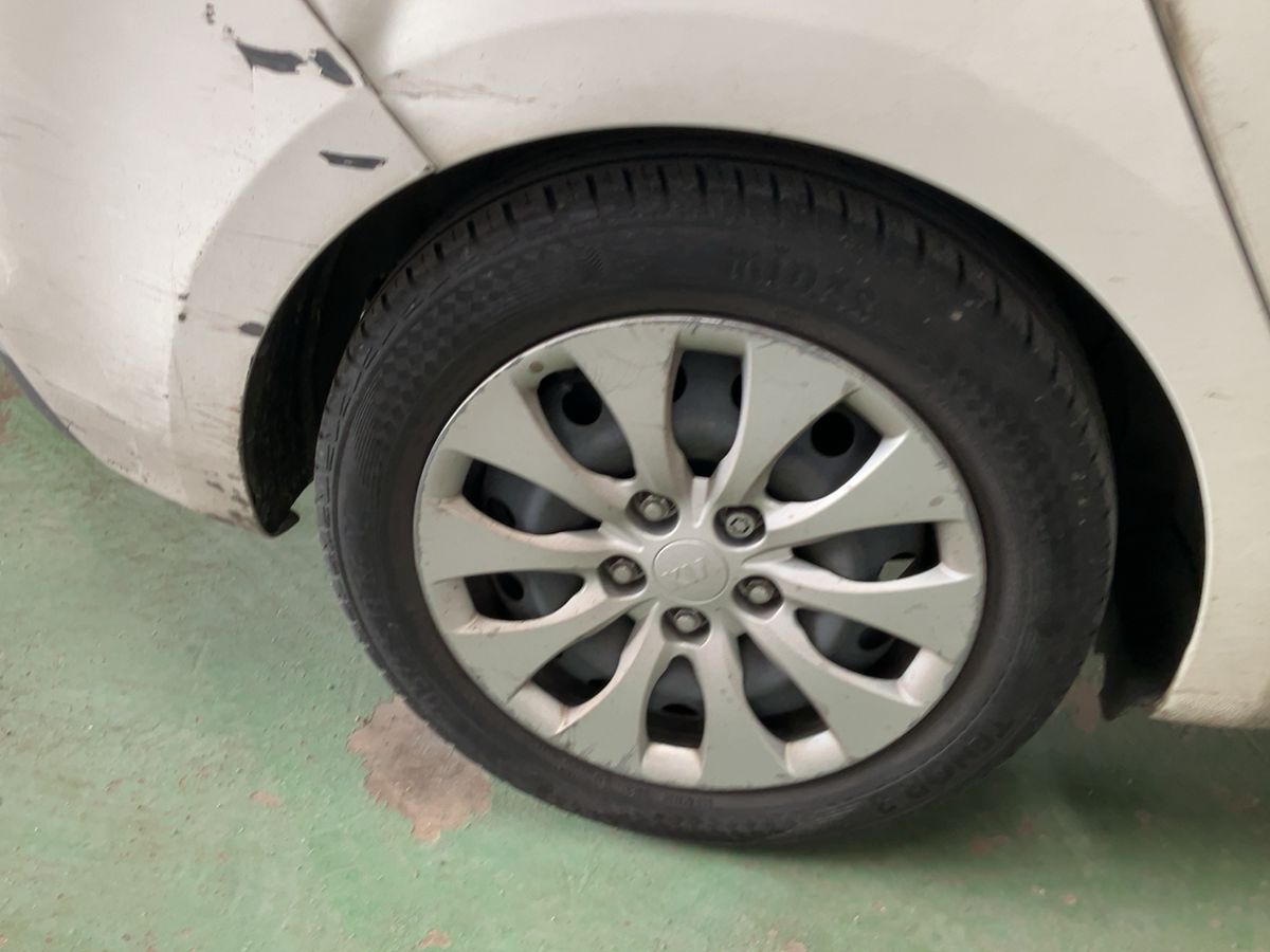 Kia Carens 2015 — photo 10