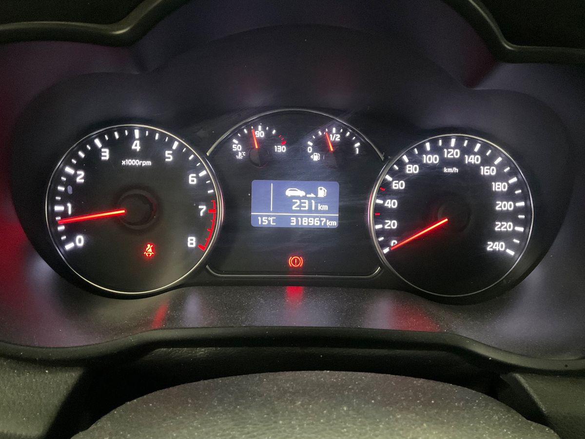 Kia Carens 2015 — photo 19