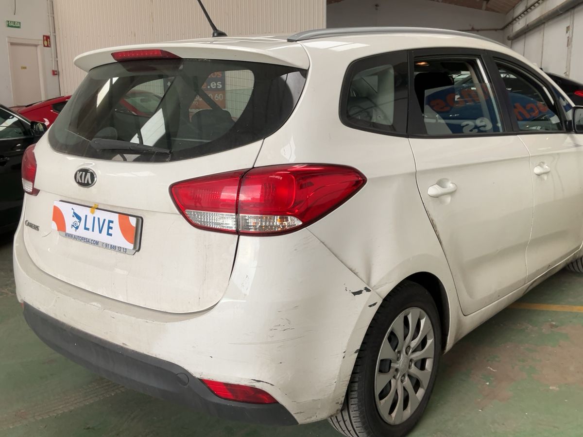 Kia Carens 2015 — photo 9