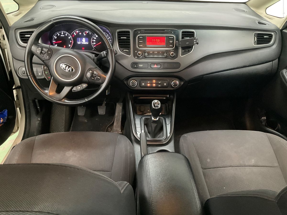 Kia Carens 2015 — photo 18
