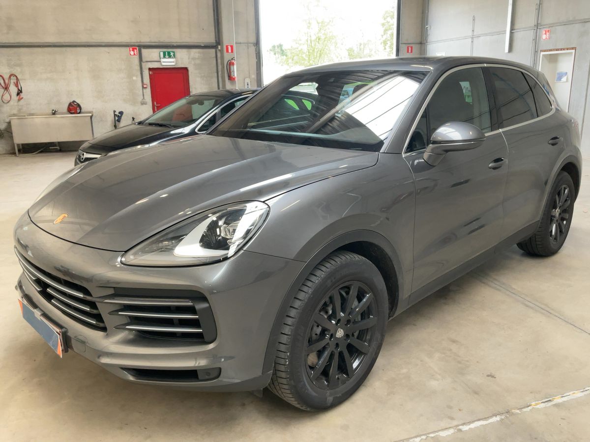 Porsche Cayenne 2019 — photo 1
