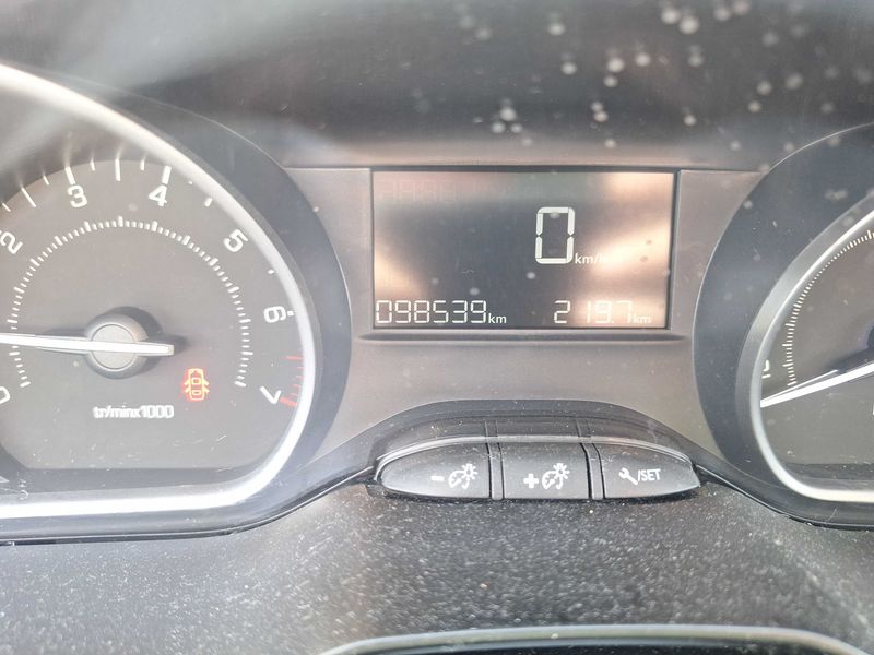 Peugeot 208 1.2 VTi Active 2017 – снимка 12