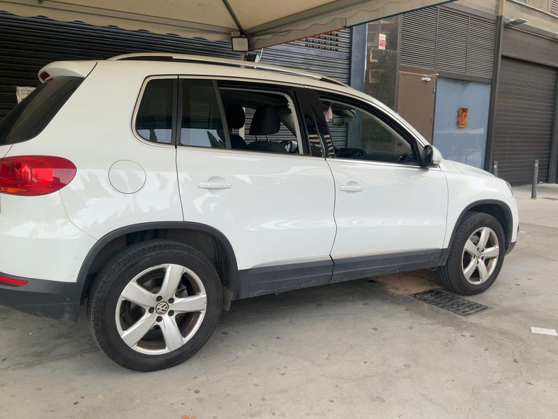 Volkswagen Tiguan 2.0 TDI Sport 4Motion BlueMotion Tech 2015 – снимка 10