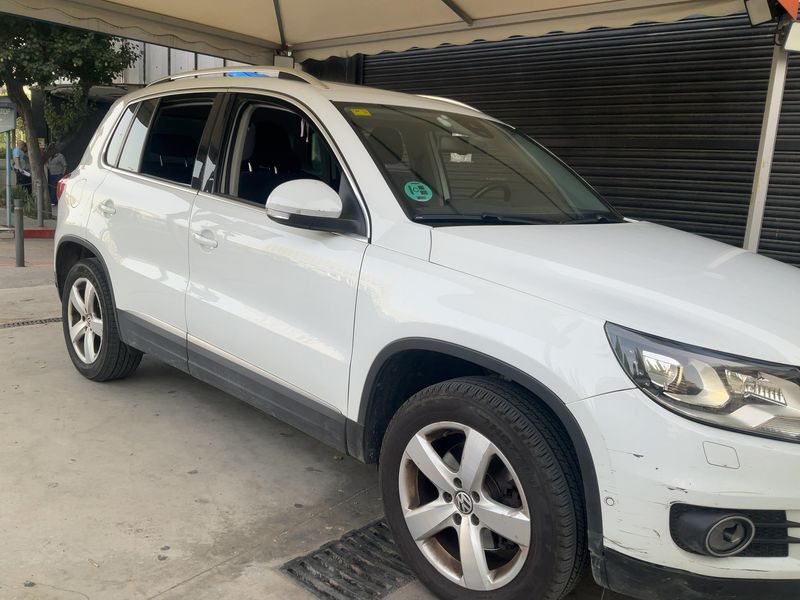 Volkswagen Tiguan 2.0 TDI Sport 4Motion BlueMotion Tech 2015 – снимка 12