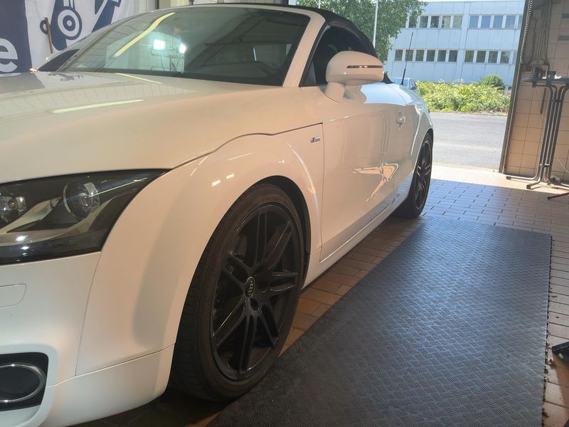 Audi TT 2.0 TFSI quattro Roadster — zdjęcie 2