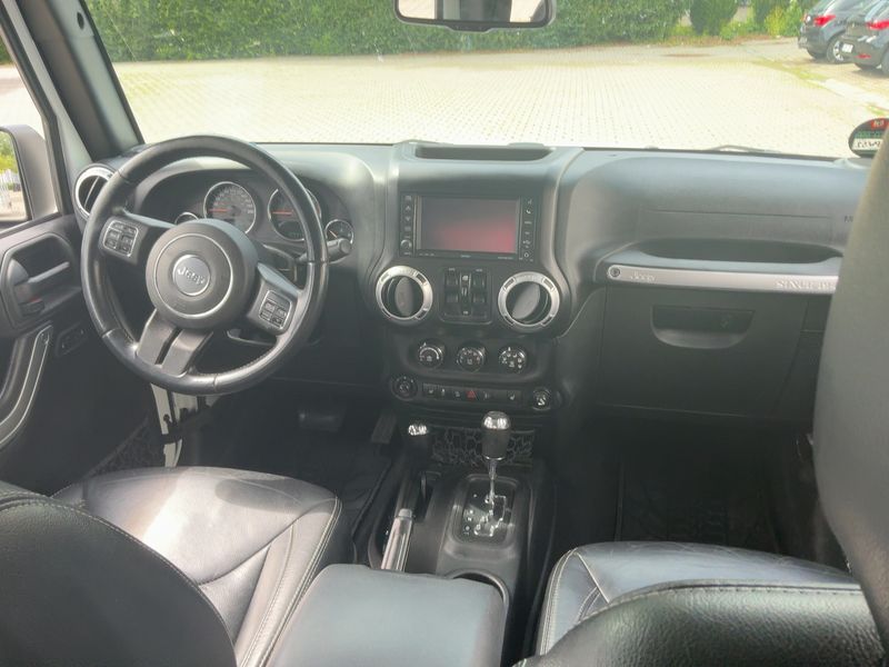 Jeep Wrangler Unlimited 2.8 CRD Sahara — zdjęcie 12