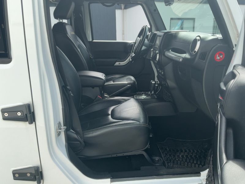 Jeep Wrangler Unlimited 2.8 CRD Sahara — zdjęcie 11