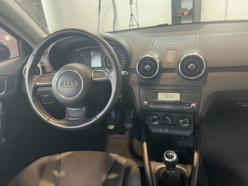 Audi A1 1.2 TFSI Ambition — zdjęcie 12