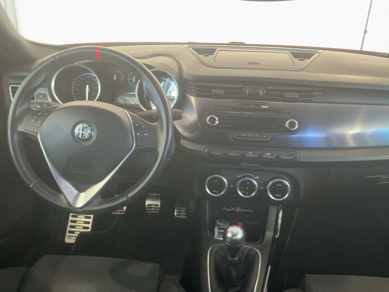 Alfa Romeo Giulietta 1.4 Turbo Distinctive — zdjęcie 12