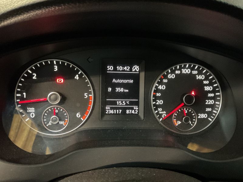 Volkswagen Jetta 1.6 TDI Comfortline BlueMotion Tech — zdjęcie 4