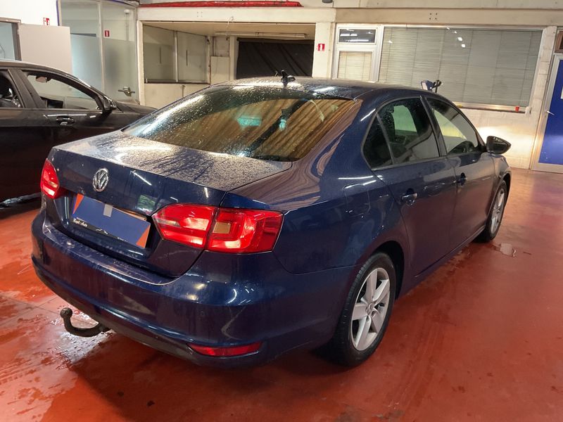 Volkswagen Jetta 1.6 TDI Comfortline BlueMotion Tech — zdjęcie 2