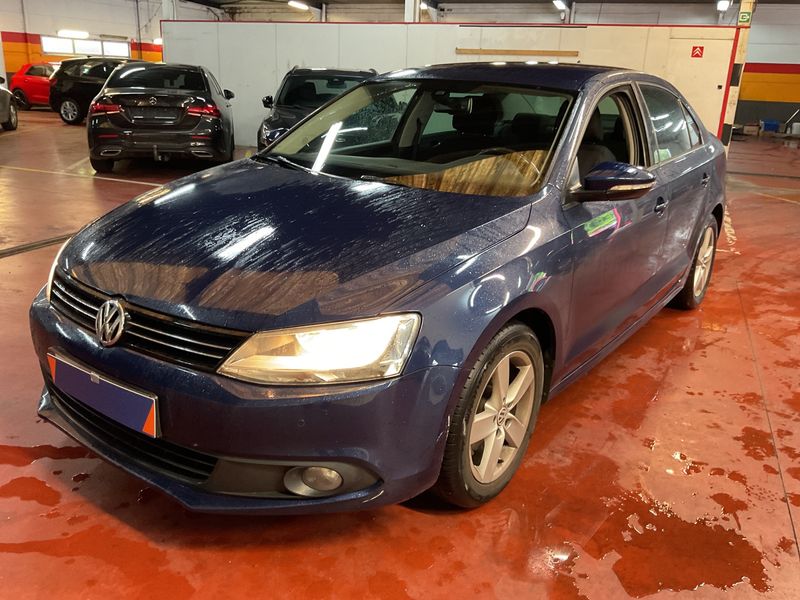 Volkswagen Jetta 1.6 TDI Comfortline BlueMotion Tech — zdjęcie 1