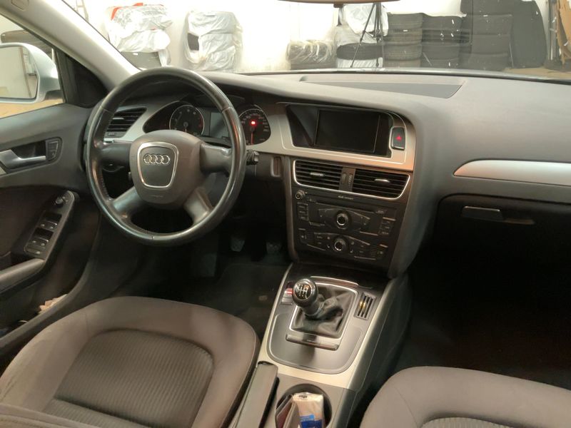 Audi A4 1.8 TFSI Attraction 2009 – снимка 18