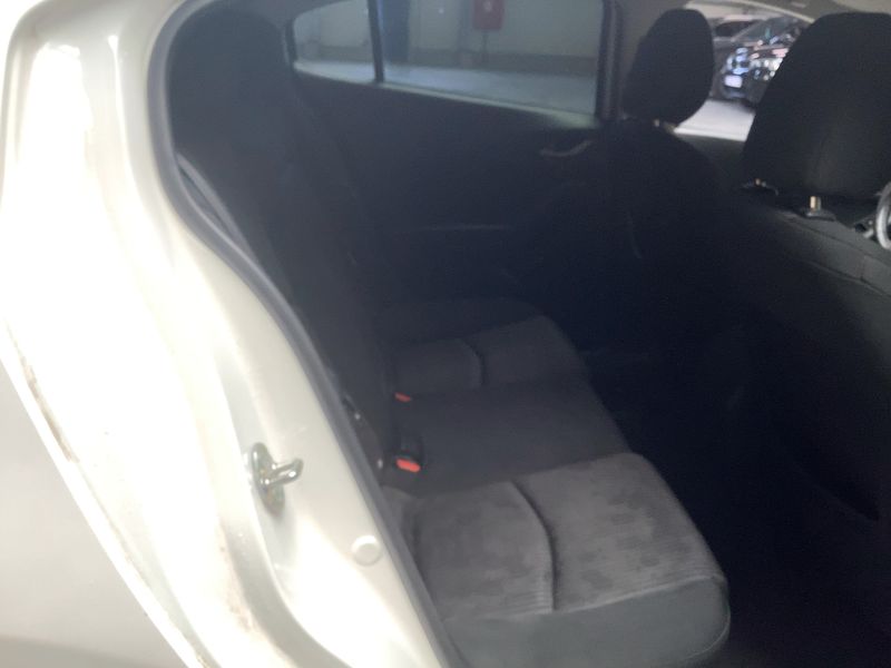 Mazda 3 2.0 Center-Line — zdjęcie 14
