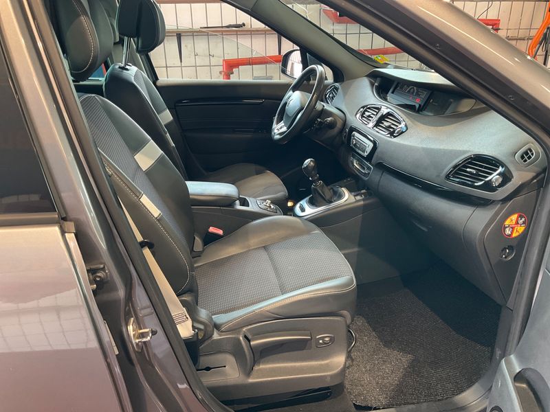 Renault Grand Scenic 1.6 dCi BOSE Edition — zdjęcie 3