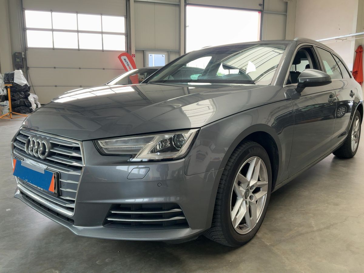 Audi A4 2018 — photo 1