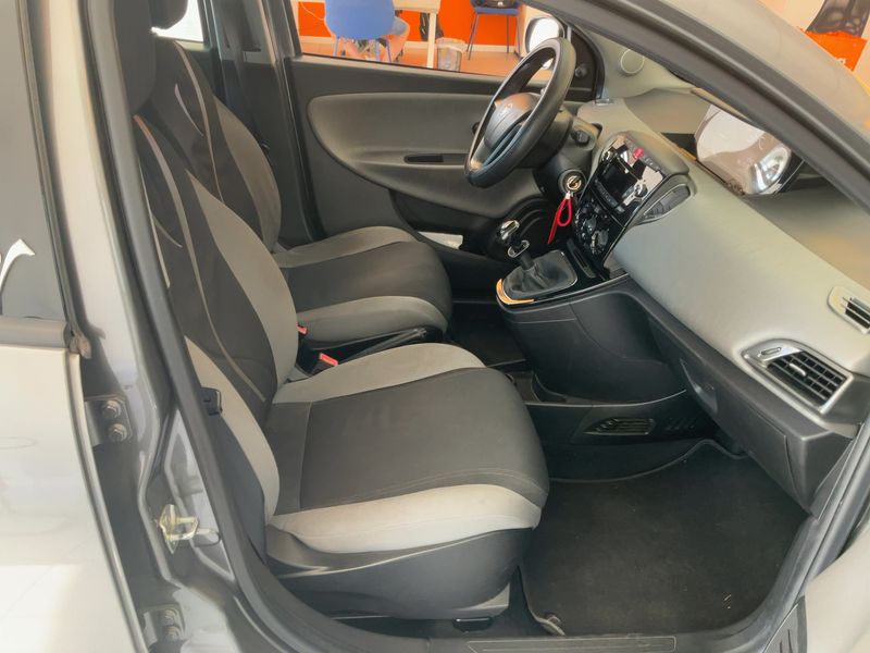 Lancia Ypsilon 1.2 Silver — zdjęcie 11