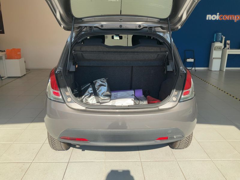 Lancia Ypsilon 1.2 Silver — zdjęcie 10