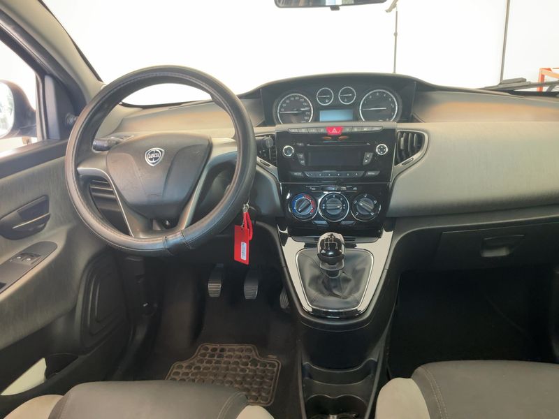 Lancia Ypsilon 1.2 Silver — zdjęcie 12