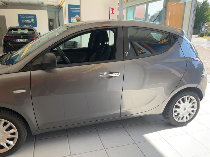 Lancia Ypsilon 1.2 Silver — zdjęcie 4