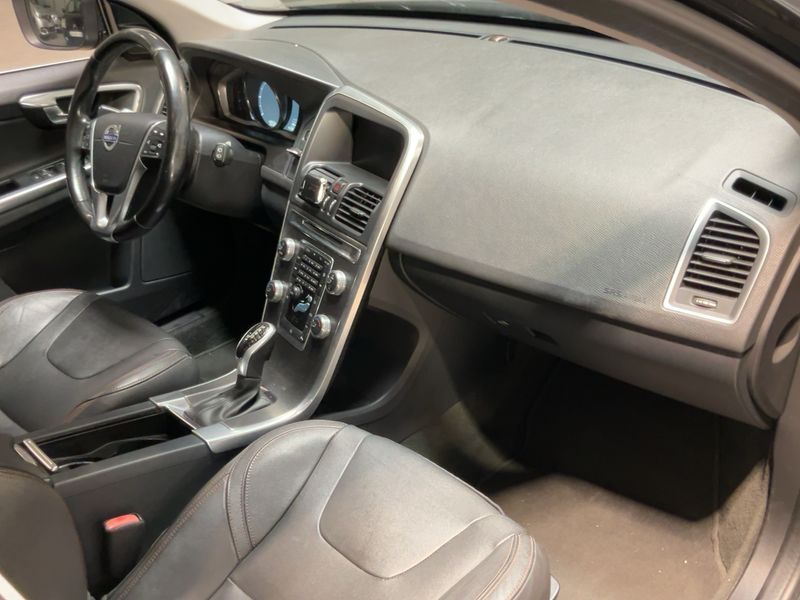Volvo XC60 2.0 D4 Summum 2015 – снимка 17