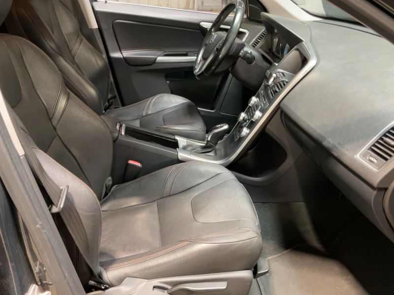 Volvo XC60 2.0 D4 Summum 2015 – снимка 16