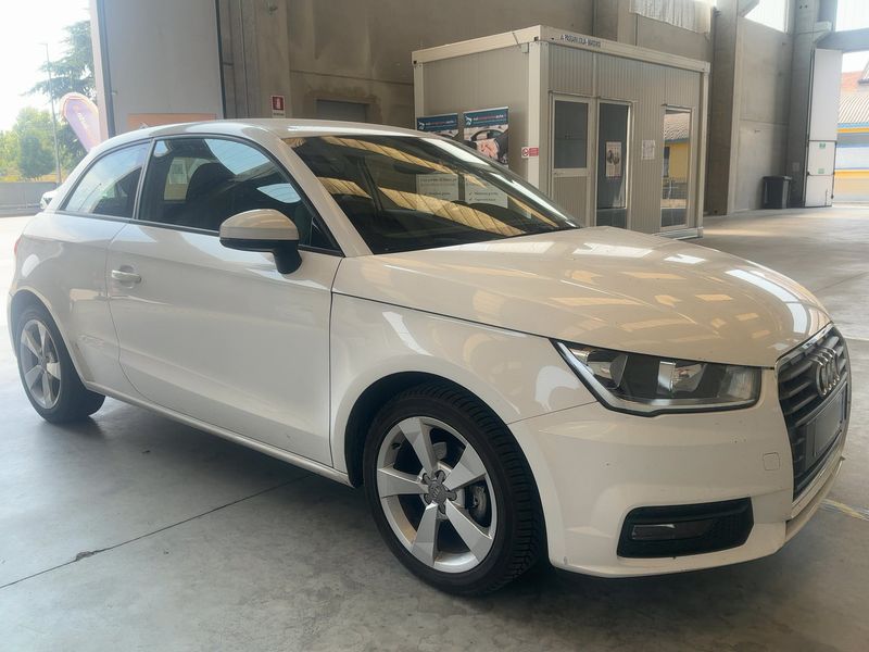 Audi A1 1.0 TFSI Sport — zdjęcie 8