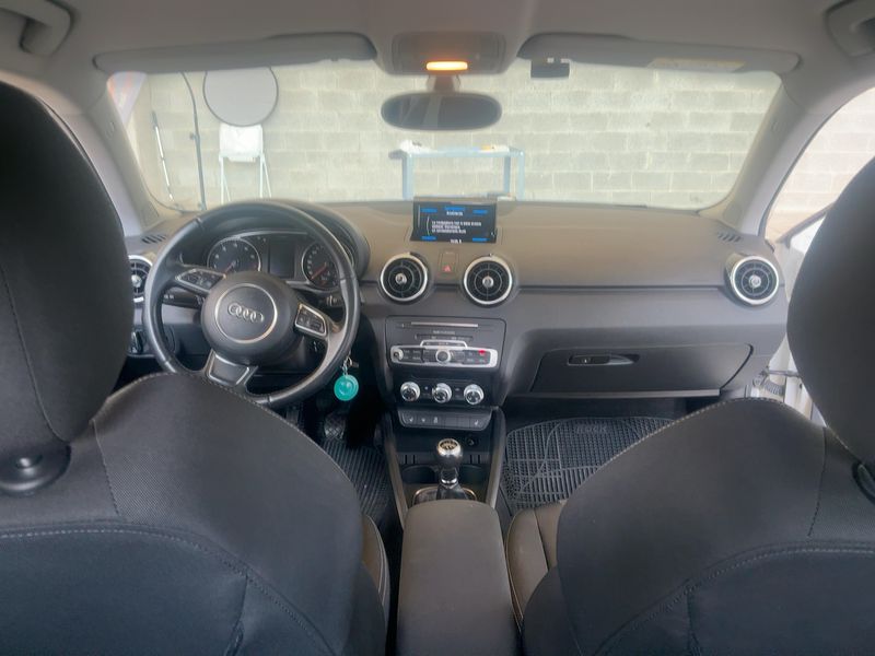 Audi A1 1.0 TFSI Sport — zdjęcie 12