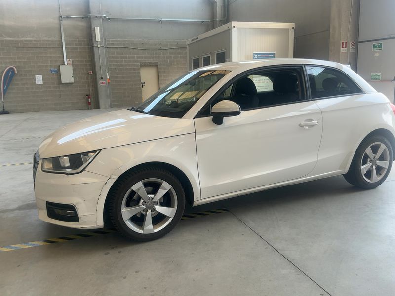 Audi A1 1.0 TFSI Sport — zdjęcie 2