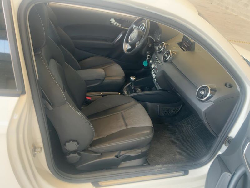 Audi A1 1.0 TFSI Sport — zdjęcie 11