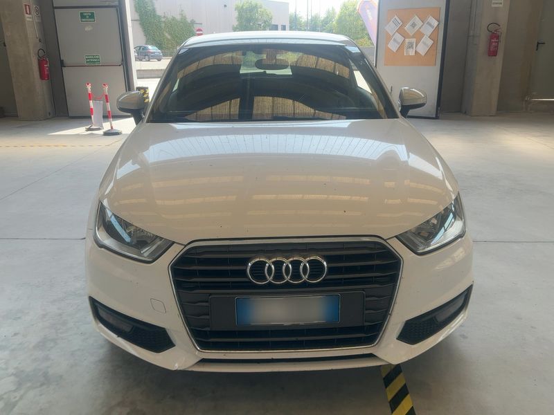 Audi A1 1.0 TFSI Sport — zdjęcie 9